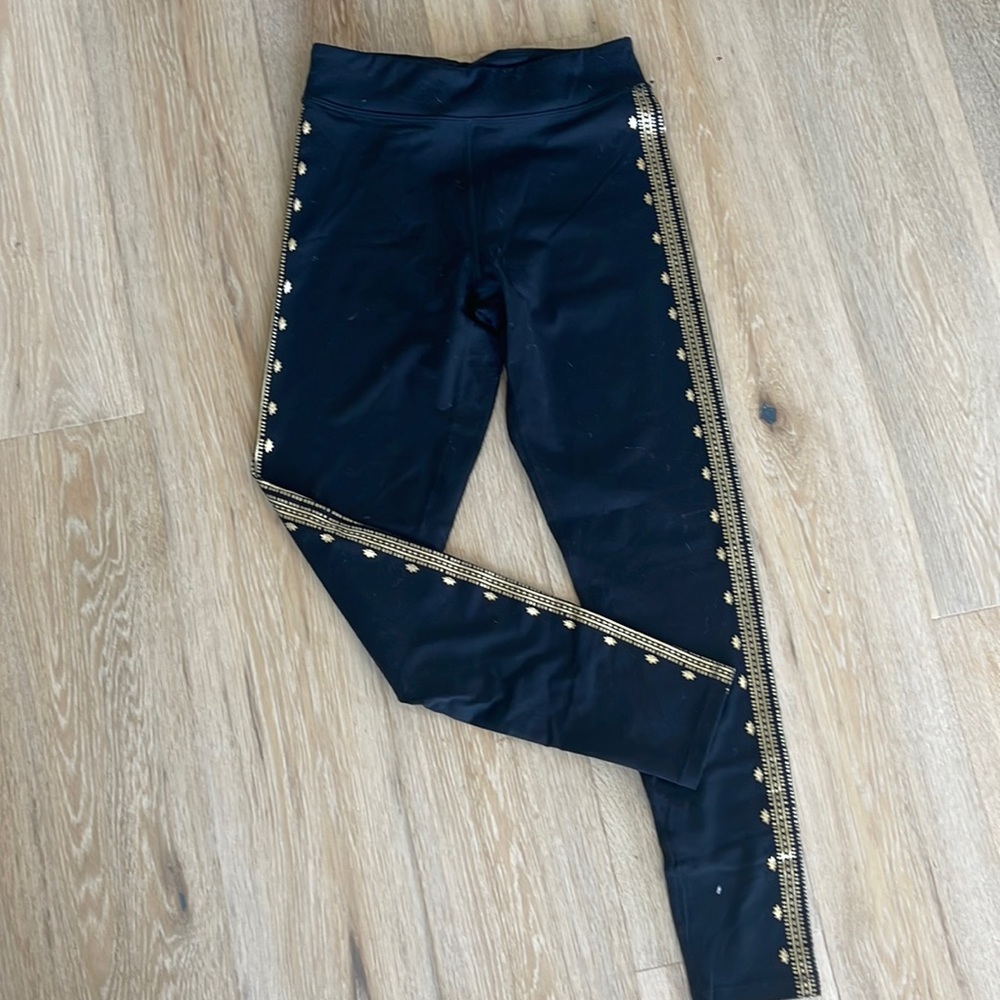 Black and gold leggings